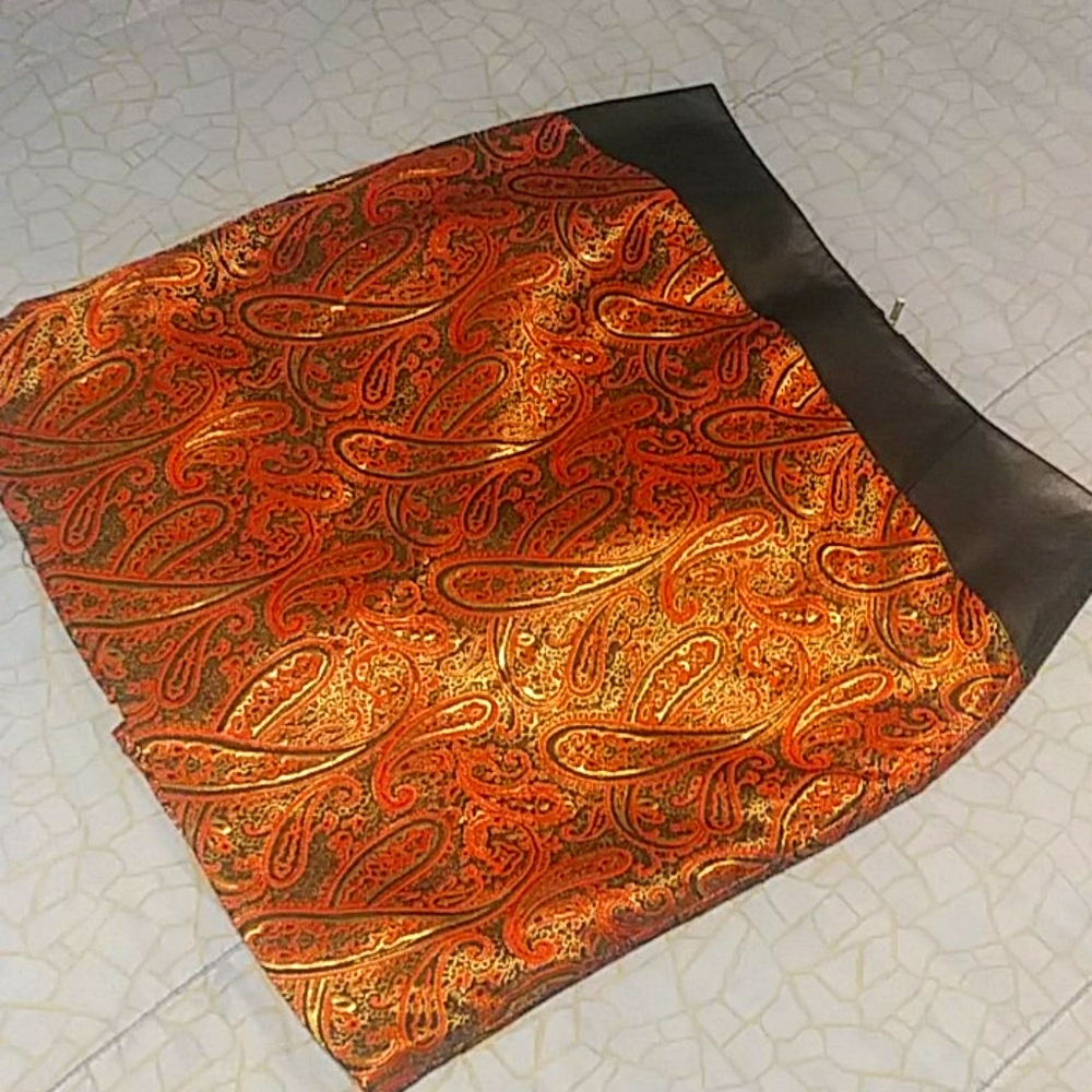 Knee legnth skirt